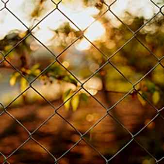 panel çit, tel çit, dikenli tel, jiletli tel, ferforje uygulamaları, beton direkler, profil çit direkleri, örgülü kafes tel, izmit panel çit, kocaeli panel çit, panel çit uygulamaları