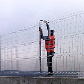panel çit, tel çit, dikenli tel, jiletli tel, ferforje uygulamaları, beton direkler, profil çit direkleri, örgülü kafes tel, izmit panel çit, kocaeli panel çit, panel çit uygulamaları